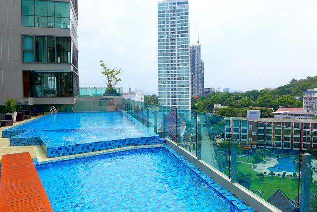 Condominium for sale Pratumnak Hill showing the communal pool Condominium for sale Pratumnak Hill showing the communal pool