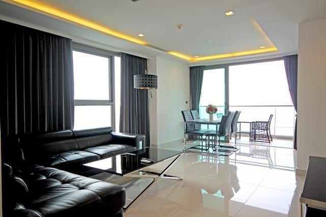 Condominium for sale Wong Amat showing the living area Condominium for sale Wong Amat showing the living area