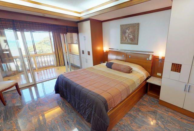 Condominium for sale Ban Amphur showing the master bedroom suite Condominium for sale Ban Amphur showing the master bedroom suite