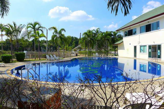House for sale East Pattaya showing the communal pool House for sale East Pattaya showing the communal pool
