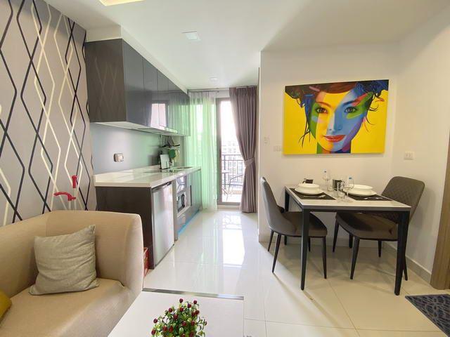 Condominium for sale South Pattaya showing the open plan living area Condominium for sale South Pattaya showing the open plan living area