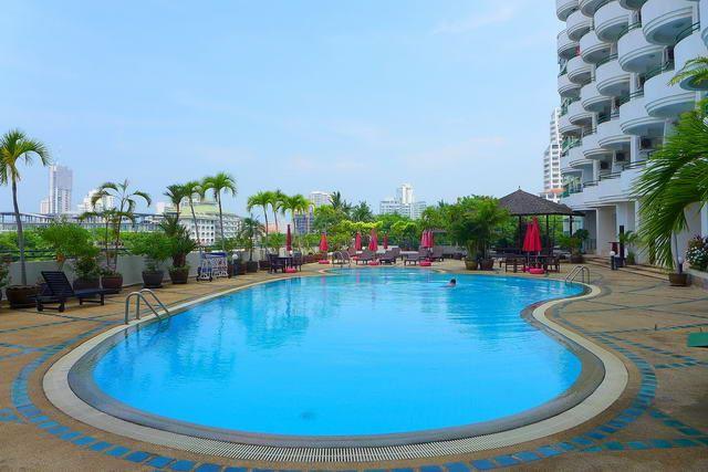 Condominium for sale Pratumnak Hill showing the communal pool Condominium for sale Pratumnak Hill showing the communal pool