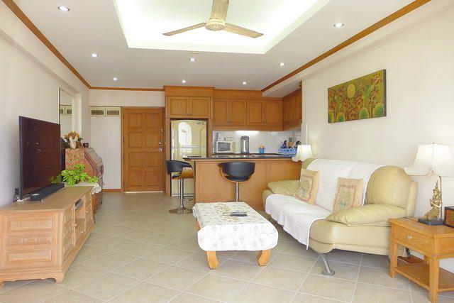 Condominium for sale Pratumnak Hill showing the open plan living room Condominium for sale Pratumnak Hill showing the open plan living room