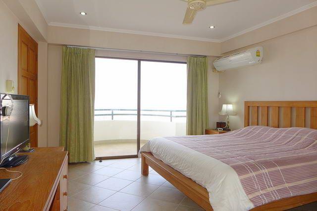 Condominium for sale Pratumnak Hill showing the master bedroom Condominium for sale Pratumnak Hill showing the master bedroom