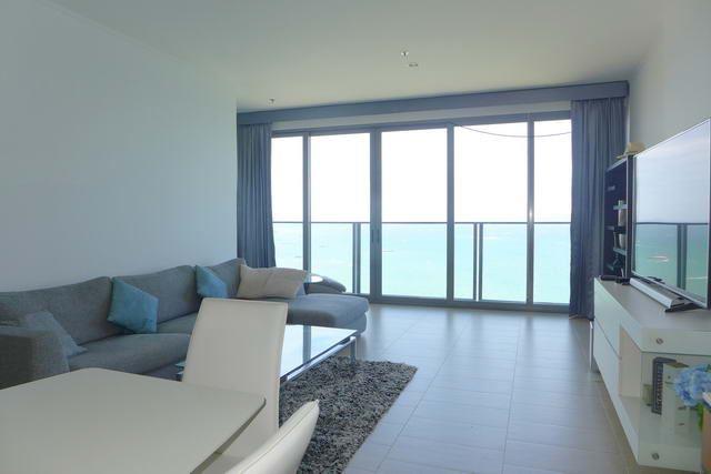 Condominium for sale Wong Amat showing the large living area Condominium for sale Wong Amat showing the large living area