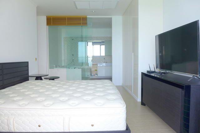 Condominium for sale Wong Amat showing the master bedroom suite Condominium for sale Wong Amat showing the master bedroom suite