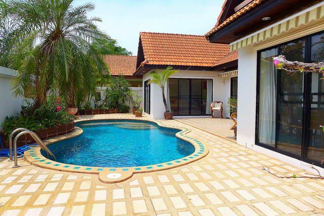 House for sale View Talay Villas Jomtien showing the pool and terraces House for sale View Talay Villas Jomtien showing the pool and terraces