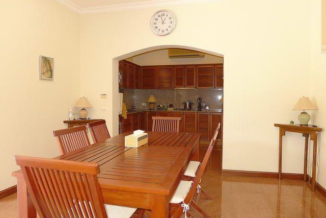 House for sale View Talay Villas Jomtien showing the dining area House for sale View Talay Villas Jomtien showing the dining area