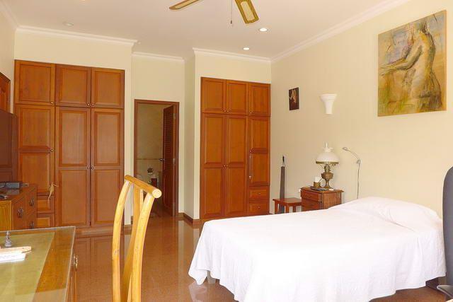 House for sale View Talay Villas Jomtien showing the master bedroom House for sale View Talay Villas Jomtien showing the master bedroom