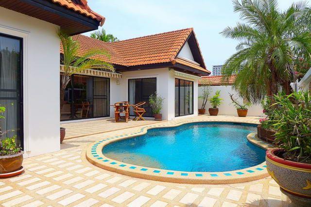 House for sale View Talay Villas Jomtien showing the house and pool House for sale View Talay Villas Jomtien showing the house and pool