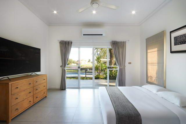 House for sale Huay Yai Pattaya showing the master bedroom House for sale Huay Yai Pattaya showing the master bedroom