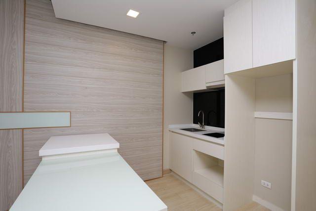 Condominium for sale Jomtien Beach showing the kitchen Condominium for sale Jomtien Beach showing the kitchen