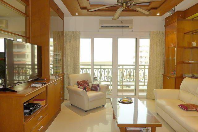 Condominium for sale Pattaya Beach showing the living area and balcony Condominium for sale Pattaya Beach showing the living area and balcony
