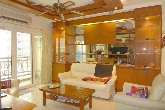 Condominium for sale Pattaya Beach showing the living area Condominium for sale Pattaya Beach showing the living area