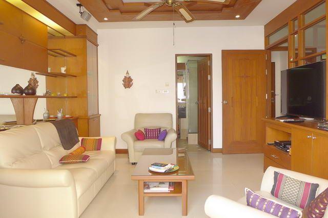 Condominium for sale Pattaya Beach showing the living room Condominium for sale Pattaya Beach showing the living room