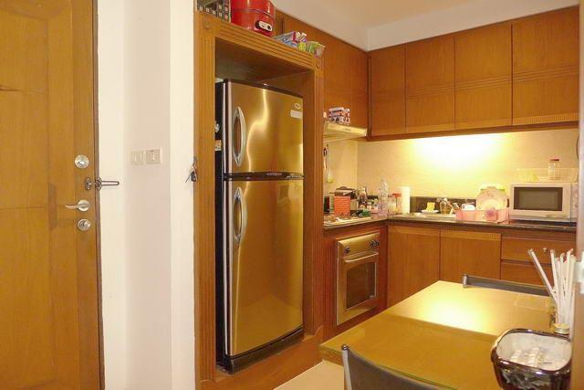 Condominium for sale Pattaya Beach showing the dining kitchen Condominium for sale Pattaya Beach showing the dining kitchen