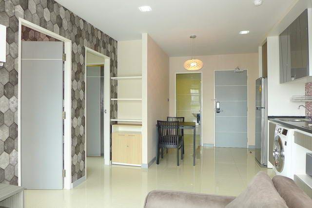 Condominium for sale North Pattaya showing the dining and kitchen areas Condominium for sale North Pattaya showing the dining and kitchen areas