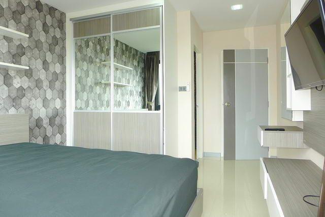 Condominium for sale North Pattaya showing the master bedroom suite Condominium for sale North Pattaya showing the master bedroom suite