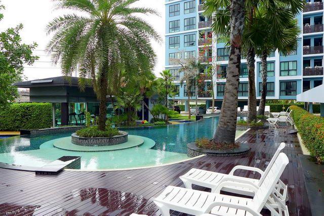Condominium for sale North Pattaya showing the communal pool Condominium for sale North Pattaya showing the communal pool