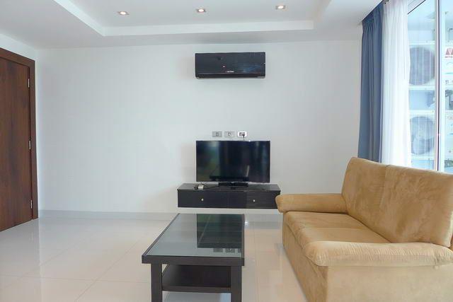 Condominium for sale Wongamat showing the living area Condominium for sale Wongamat showing the living area