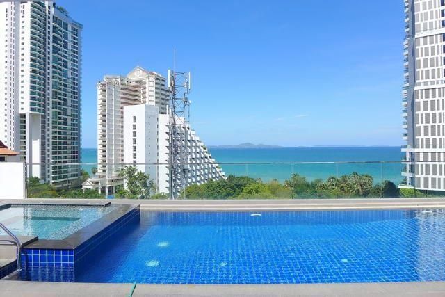Condominium for sale Wongamat showing the roof top pool Condominium for sale Wongamat showing the roof top pool