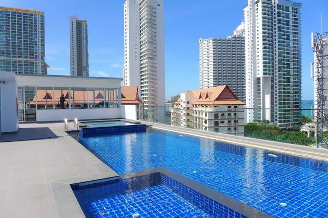 Condominium for sale Wongamat showing the communal pool Condominium for sale Wongamat showing the communal pool
