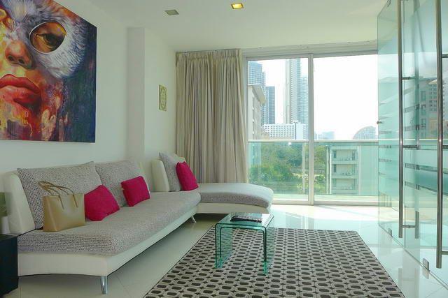 Condominium for sale Wong Amat showing the living area Condominium for sale Wong Amat showing the living area