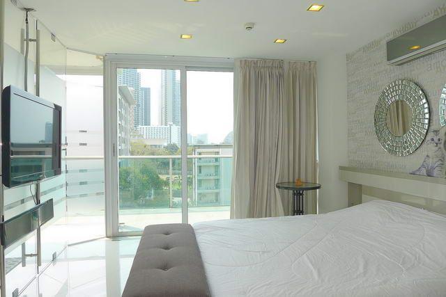 Condominium for sale Wong Amat showing the master bedroom Condominium for sale Wong Amat showing the master bedroom