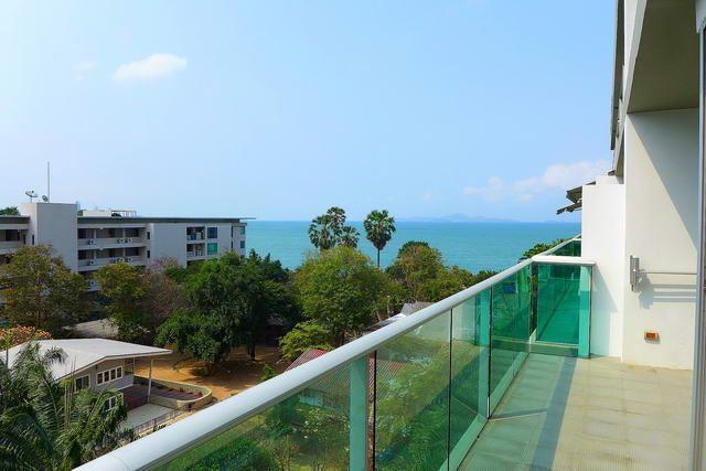 Condominium for sale Wong Amat showing the balcony Condominium for sale Wong Amat showing the balcony
