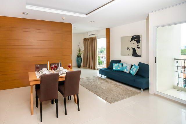 Condominium for sale Jomtien showing the living and dining areas Condominium for sale Jomtien showing the living and dining areas