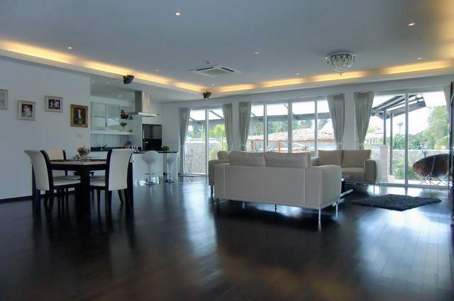 House for sale Na Jomtien showing the large living area House for sale Na Jomtien showing the large living area