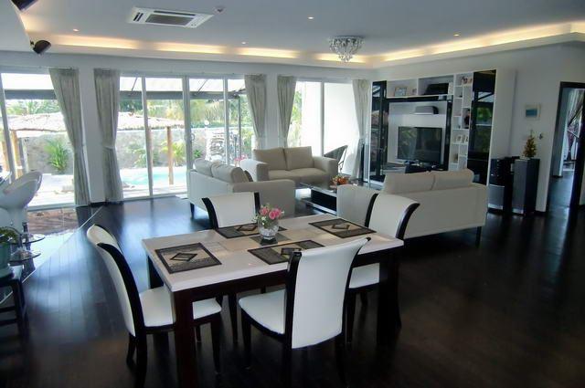 House for sale Na Jomtien showing the open plan concept House for sale Na Jomtien showing the open plan concept
