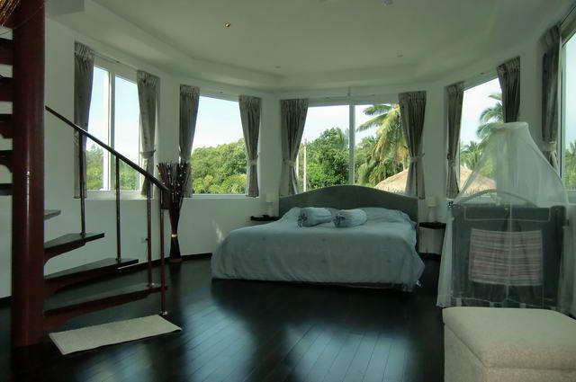 House for sale Na Jomtien showing the master bedroom House for sale Na Jomtien showing the master bedroom