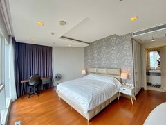 Condominium for rent Wongamat Pattaya showing the master bedroom suite 