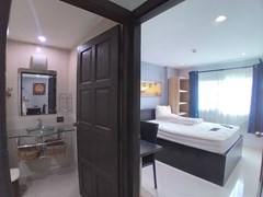 Condominium for rent Jomtien showing the bedroom and bathroom