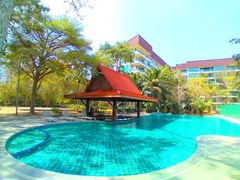 Condominium for rent Jomtien showing the communal pool 