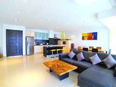 Condominium for rent Jomtien showing the living, dining and kitchen areas 