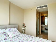 Condominium for Rent Jomtien showing the master bedroom suite 