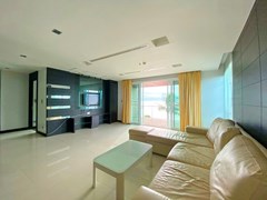 Condominium for rent Naklua Ananya showing the living area 