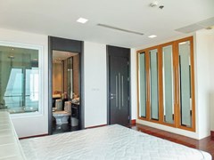 Condominium for rent Ananya Naklua showing the master bedroom suite 