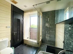 Condominium for rent Naklua Ananya showing the second bathroom 