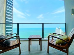 Condominium for rent Northpoint Pattaya showing the balcony  