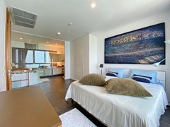 Condominium for rent Northpoint Pattaya showing the master bedroom suite 