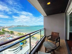 Condominium for rent Northshore Pattaya showing the balcony and sea view 
