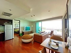Condominium for rent Northshore Pattaya showing the dining and living areas 
