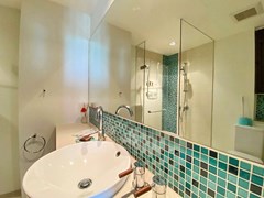 Condominium for rent Northshore Pattaya showing the second bathroom 