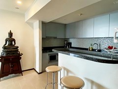 Condominium for rent in Northshore Pattaya Beach showing the kitchen and breakfast bar 