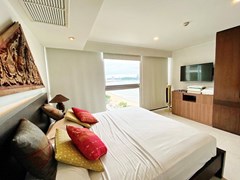 Condominium for rent in Northshore Pattaya Beach showing the master bedroom with sea view 