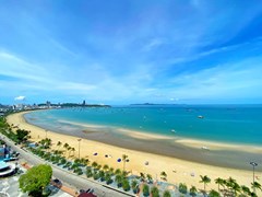 Condominium for rent Pattaya showing the beach view