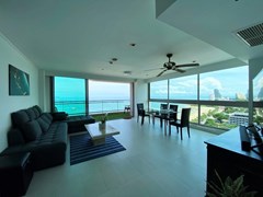 Condominium for rent Pattaya showing the living and dining areas